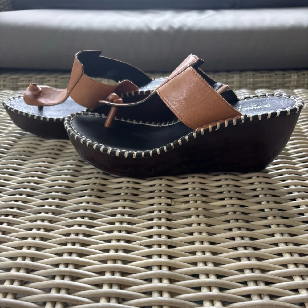 Donald J Pliner‎ Leather T Strap Wedge Sandals 8 boho coastal resort vacation